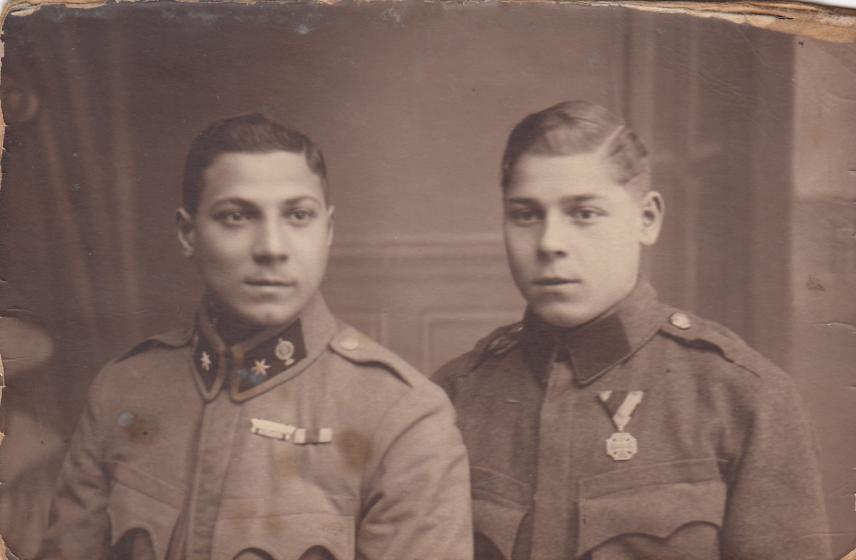 PHOTO AK KUK SOLDATEN LEUTNANT INFANTERIE GESCHÜTZABTEILUNG