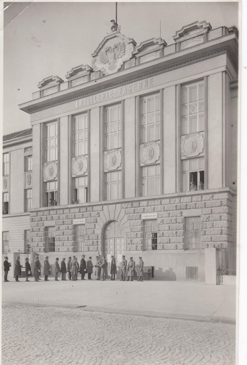 PHOTO ÖSTERREICH BUNDESHEER ARTILLERIE KASERNE CA 17X11 CM